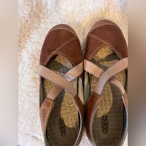 Keen Lower East Side Brown Tan  Elastic Cross Straps Mary Jane Size 8.5 Vintage